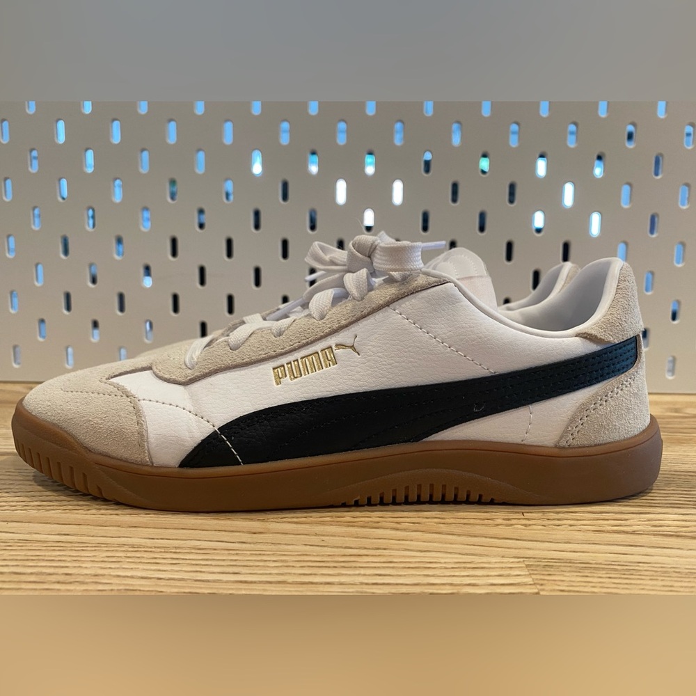 Puma White and Black Sneakers women size 8, excellent condition